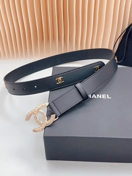 Meet the Posher Accessories - Chanel women's belt